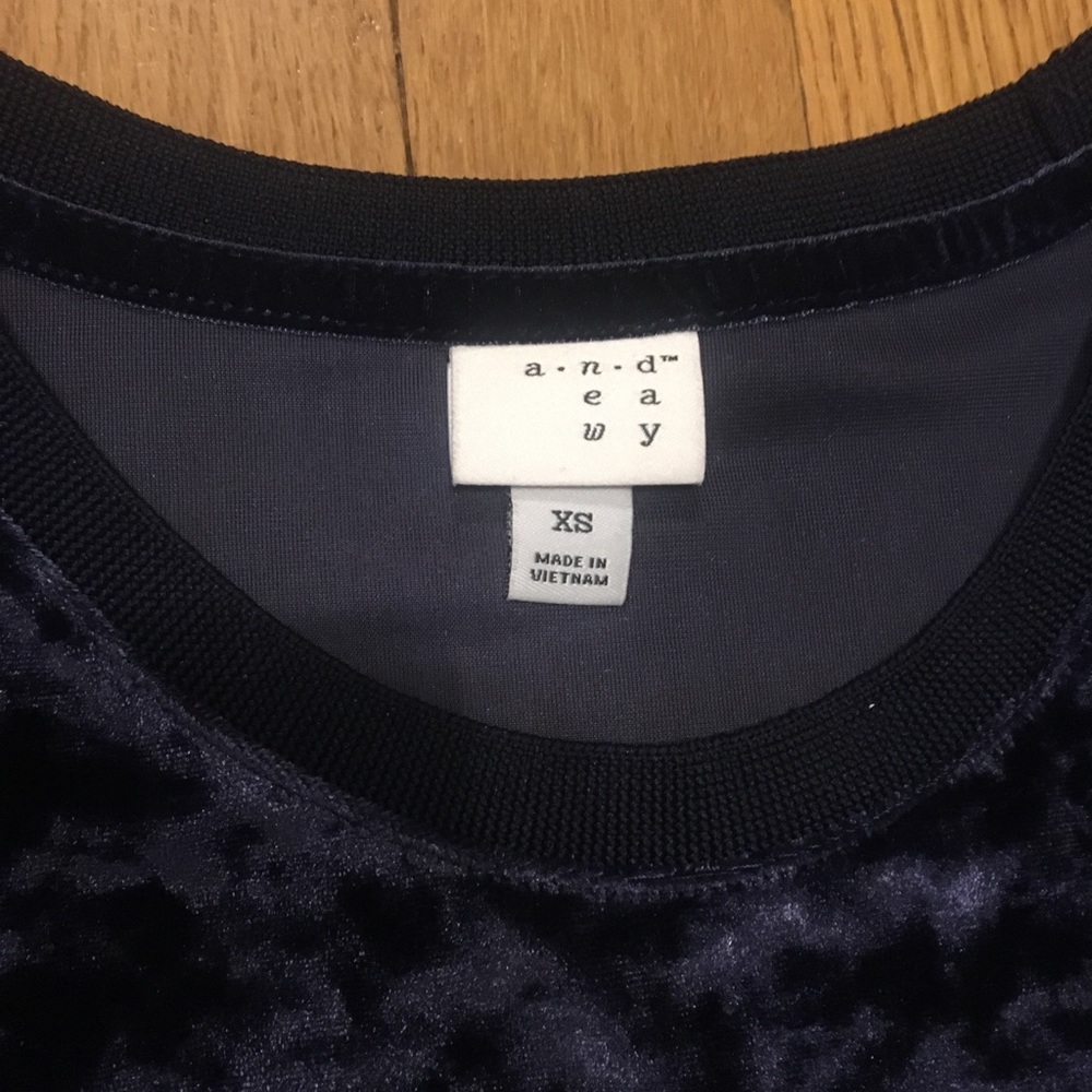 Navy crushed velvet short sleeve - Picture 2 of 4